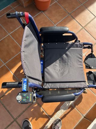 Silla de ruedas plegable con motor externo + cojín