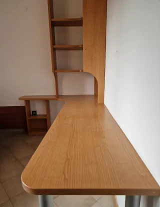 Escritorio esquinero grande con estanterías -Roble