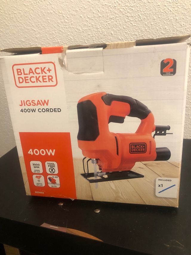 Sierra de calar Black+Decker 400W