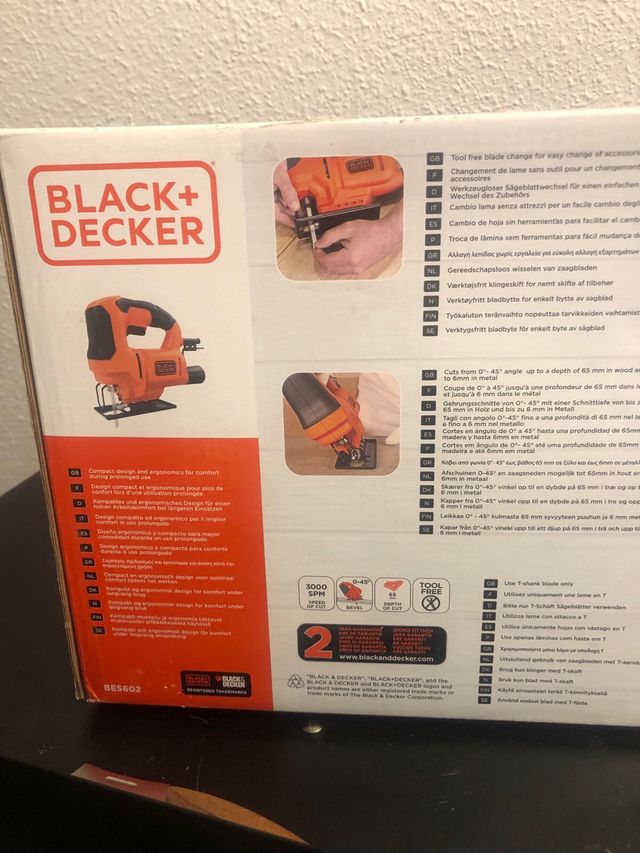 Sierra de calar Black+Decker 400W