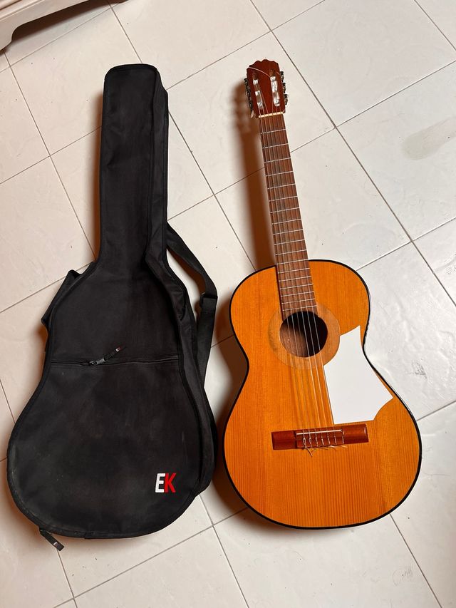Guitarra Española con Funda EK