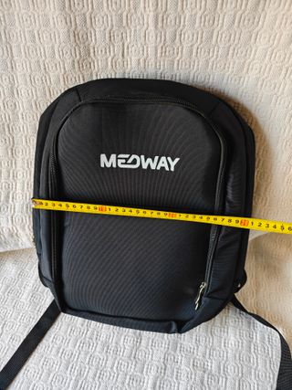 Mochila mediana negra varios compartimentos nueva
