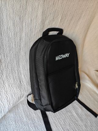 Mochila mediana negra varios compartimentos nueva