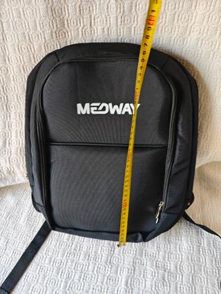 Mochila mediana negra varios compartimentos nueva