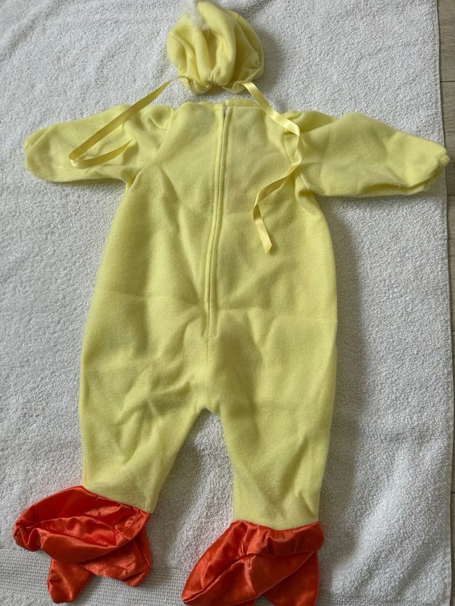 Disfraz pollito niñ@ con gorro. Largo 60cm