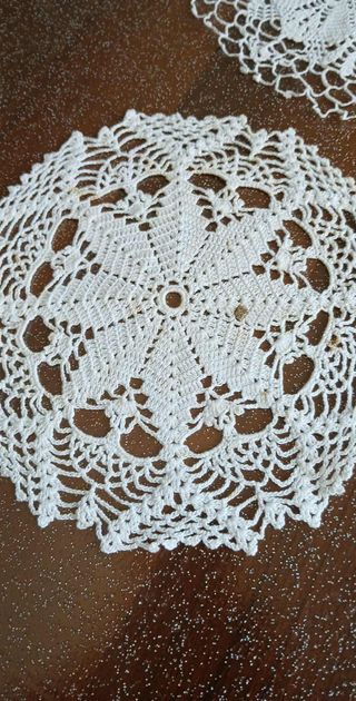 Set 4 Centrini Ricamati Bianchi