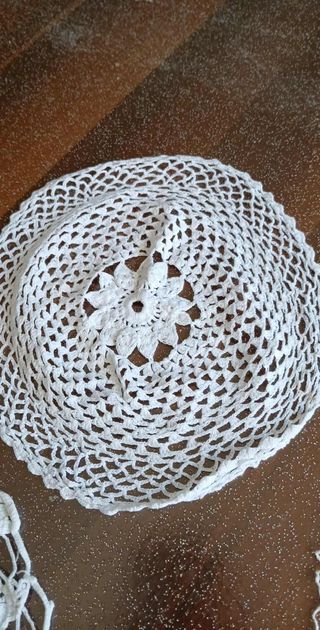 Set 4 Centrini Ricamati Bianchi