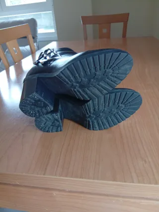 Botines Bershka Negros con Hebillas