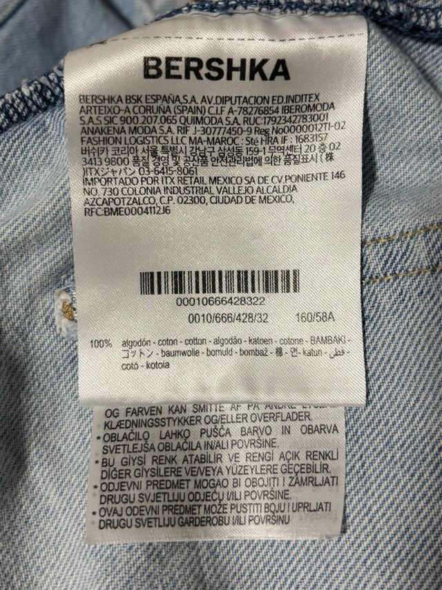 Pantalón vaquero con rotos en las rodillas