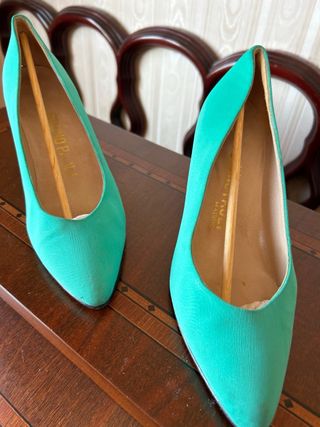 Zapatos de tacón verde azulado