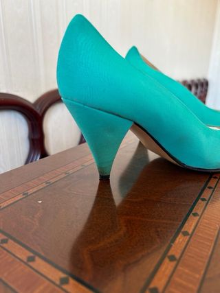 Zapatos de tacón verde azulado