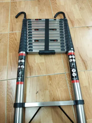 Escalera extensible de aluminio