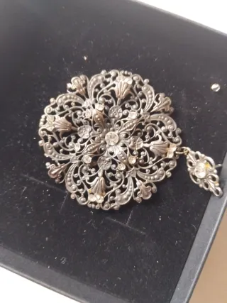 Pendientes vintage plateados con pedrería