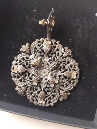 Pendientes vintage plateados con pedrería