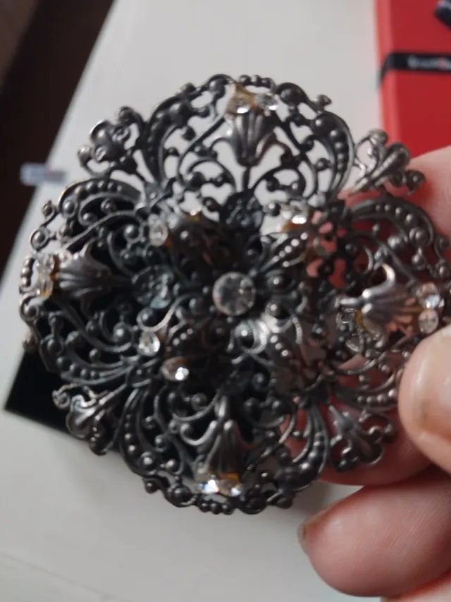 Pendientes vintage plateados con pedrería