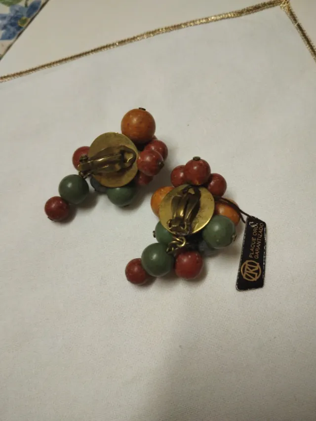 Orecchini vintage in oro con perline multicolor