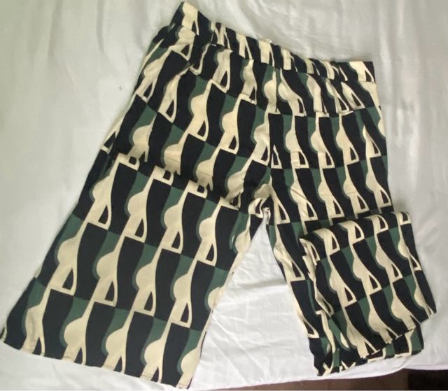 Pantalón estampado Zara