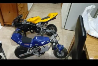 Motos de bolsillo amarillas y azules