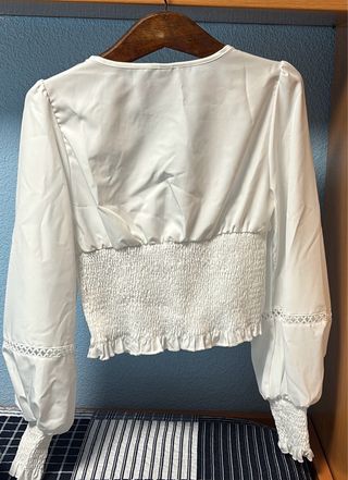 Blusa blanca manga larga con fruncido