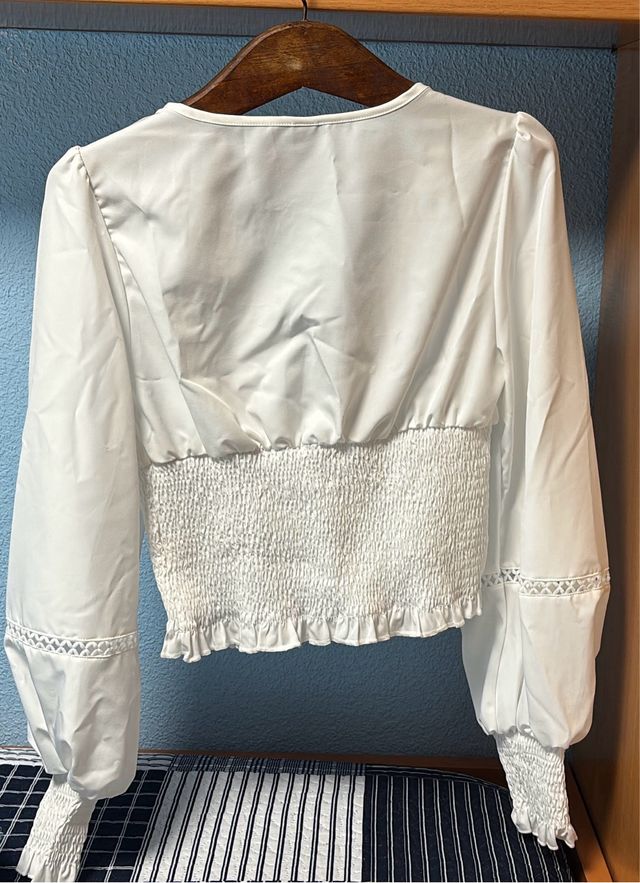 Blusa blanca manga larga con fruncido