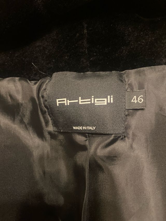 Pelliccia ecologica con cappuccio