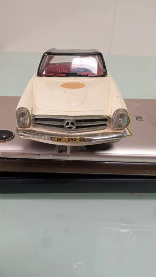 Coche Scalextric hecho en España Blanco con dorsal