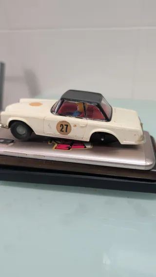 Coche Scalextric hecho en España Blanco con dorsal
