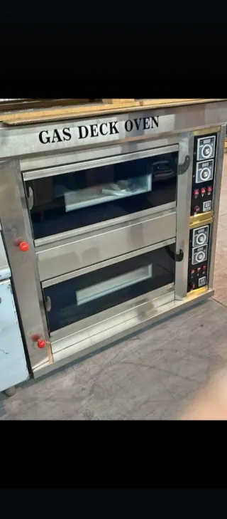 Horno para pizza a gas doble cámara.