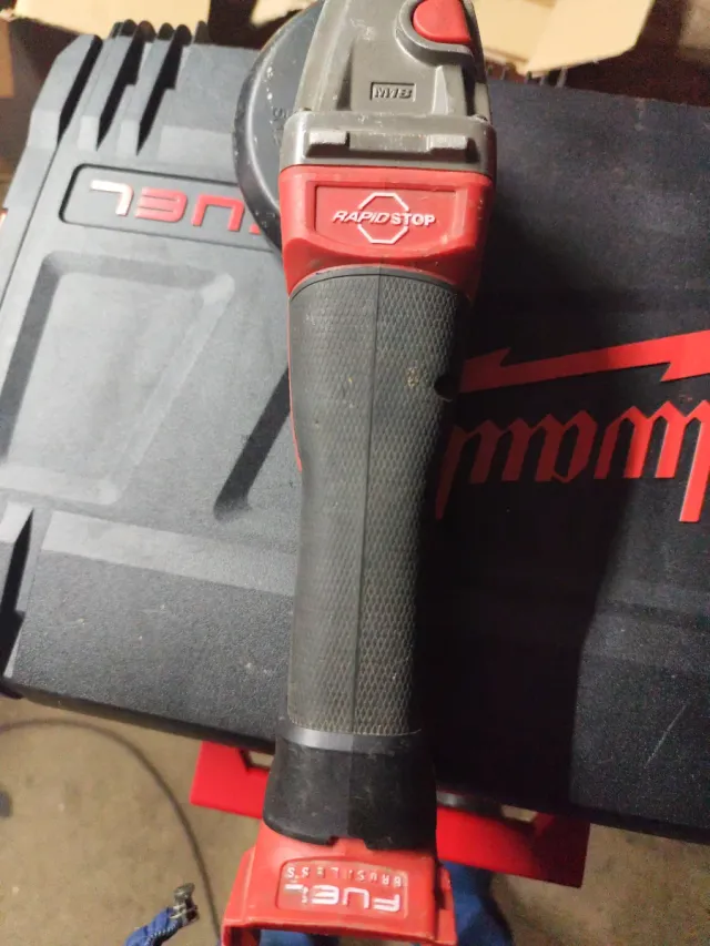Amoladora Milwaukee M12 FUEL 125mm
