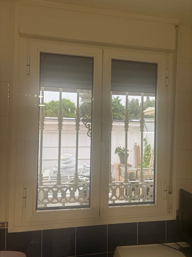 Ventana Aluminio con Persiana y Mosquitera