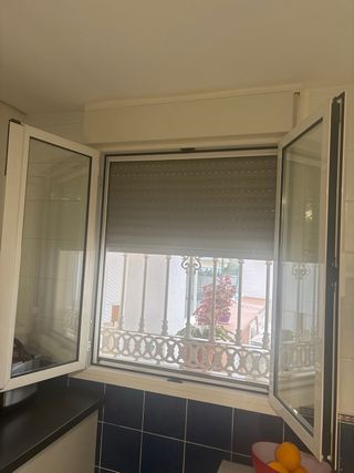 Ventana Aluminio con Persiana y Mosquitera