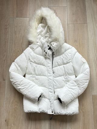 Abrigo Bershka Blanco con Capucha y Pelo