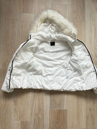 Abrigo Bershka Blanco con Capucha y Pelo