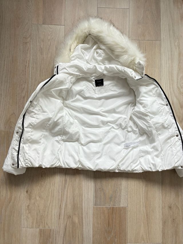 Abrigo Bershka Blanco con Capucha y Pelo