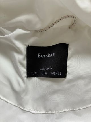 Abrigo Bershka Blanco con Capucha y Pelo