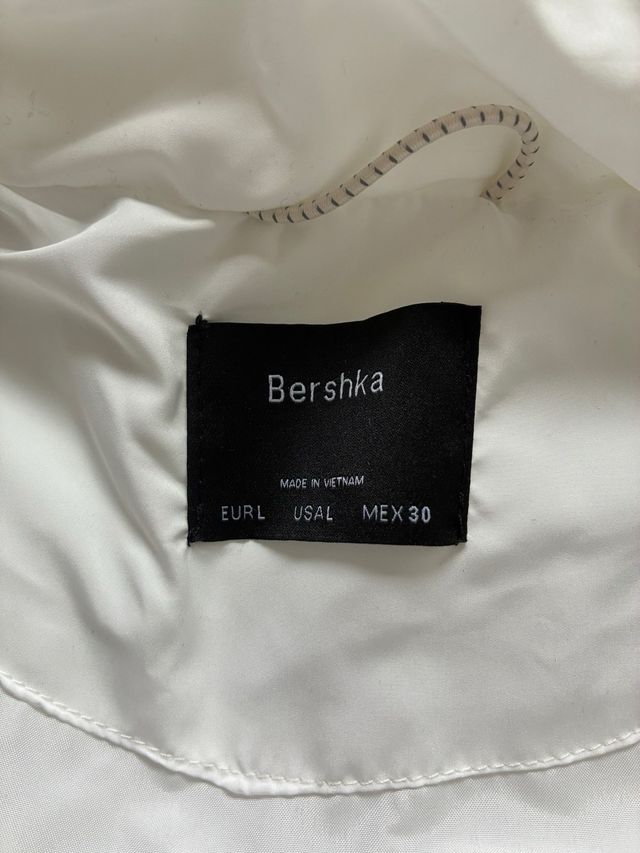 Abrigo Bershka Blanco con Capucha y Pelo