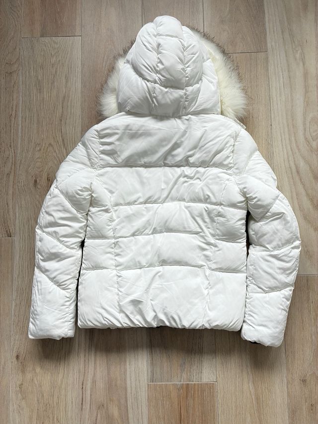 Abrigo Bershka Blanco con Capucha y Pelo