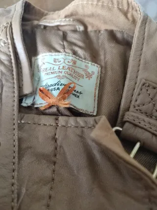 Chaqueta de piel Stradivarius marrón