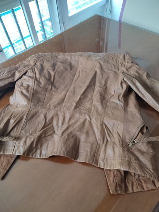 Chaqueta de piel Stradivarius marrón