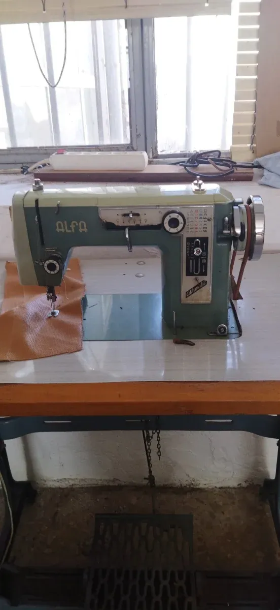 Máquina de coser Alfa