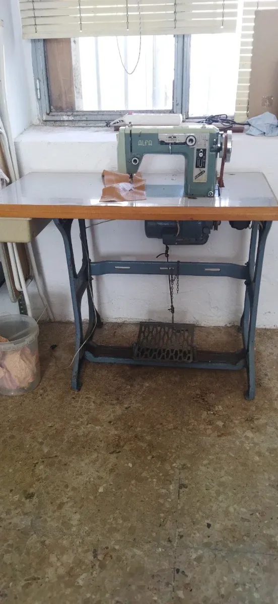 Máquina de coser Alfa