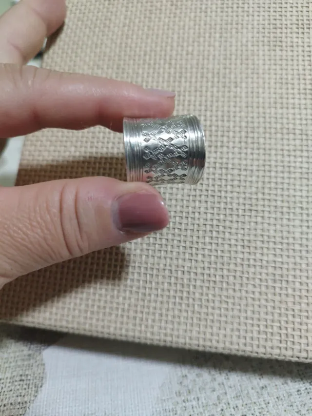 Anello in argento con decorazioni