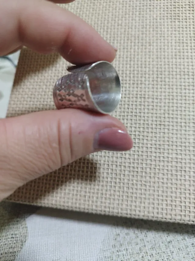 Anello in argento con decorazioni