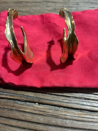 Conjunto Uno de 50: Pendientes y Brazalete