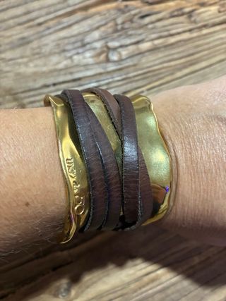 Conjunto Uno de 50: Pendientes y Brazalete