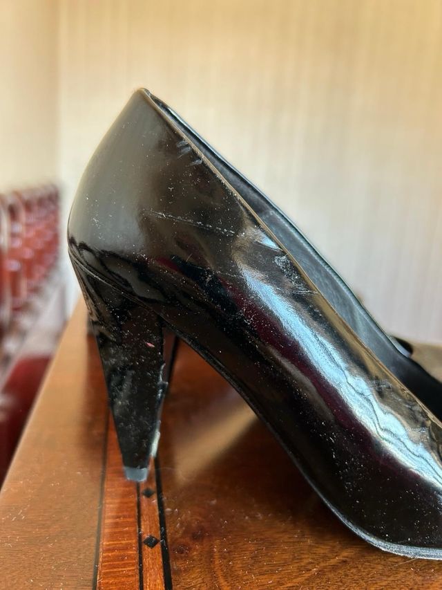 Zapatos de tacón Charles Jourdan negros