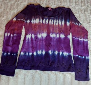 Camiseta manga larga tie-dye morada y rosa