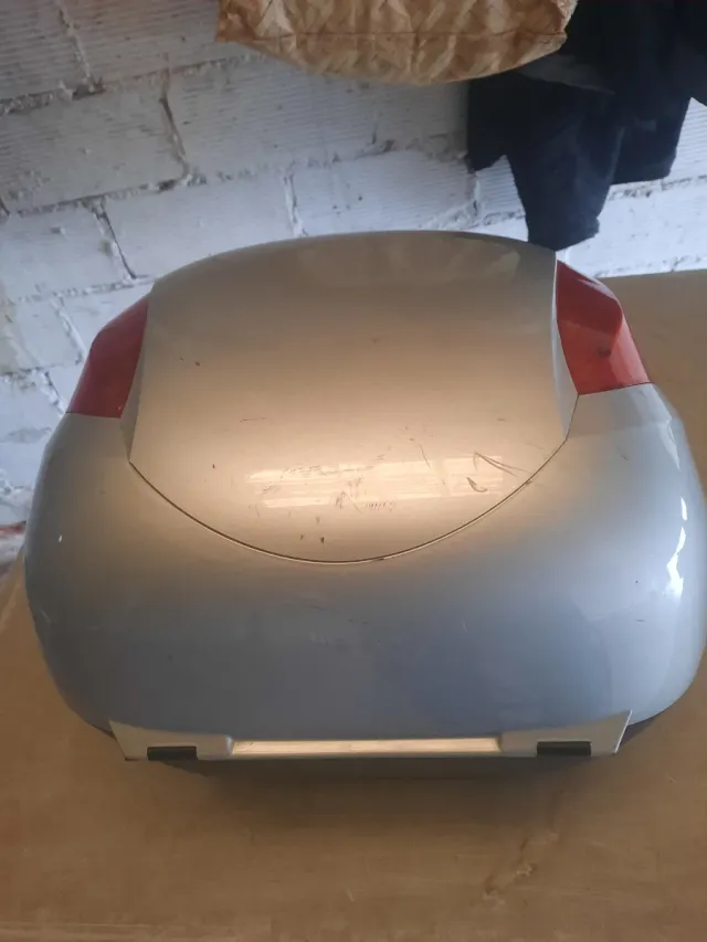 Cofre de moto sin llave