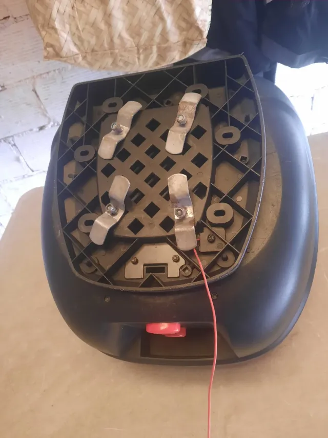 Cofre de moto sin llave