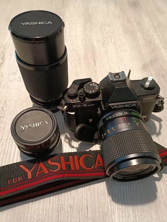 Cámara Yashica FX-3 Super 2000 y objetivos
